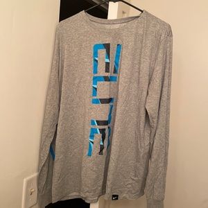 Men’s XL Nike Dri-fit long sleeve shirt. Gray with blue “ELITE” on the front.